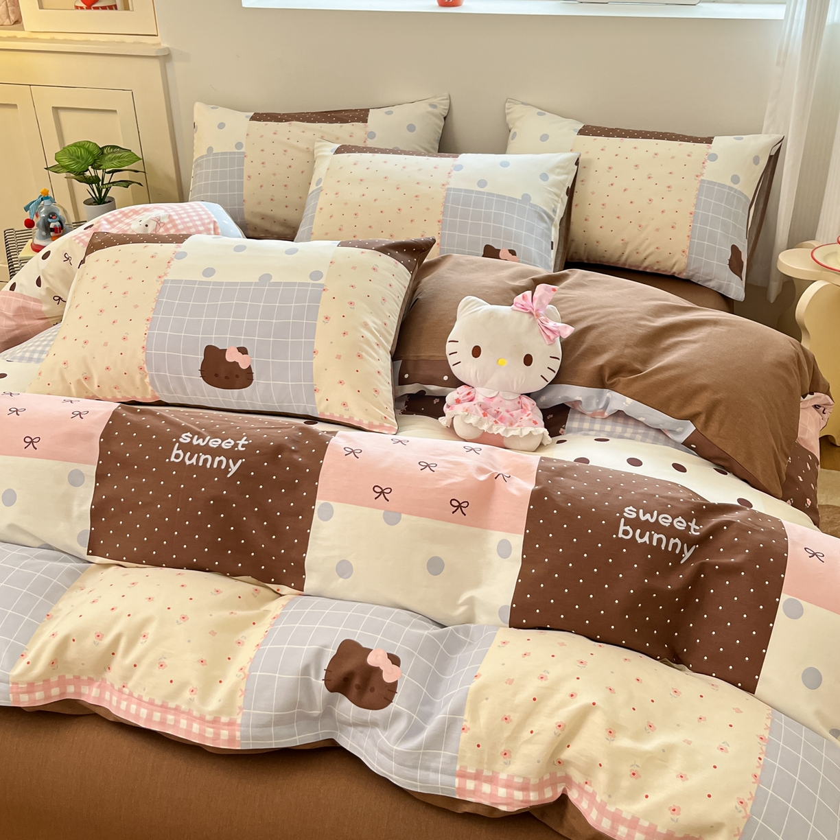 91家纺网 家纺一手货源 找家纺 博雅 2026新款全棉纯棉小卡通印花四件套 小版-咖格蝴蝶结喵