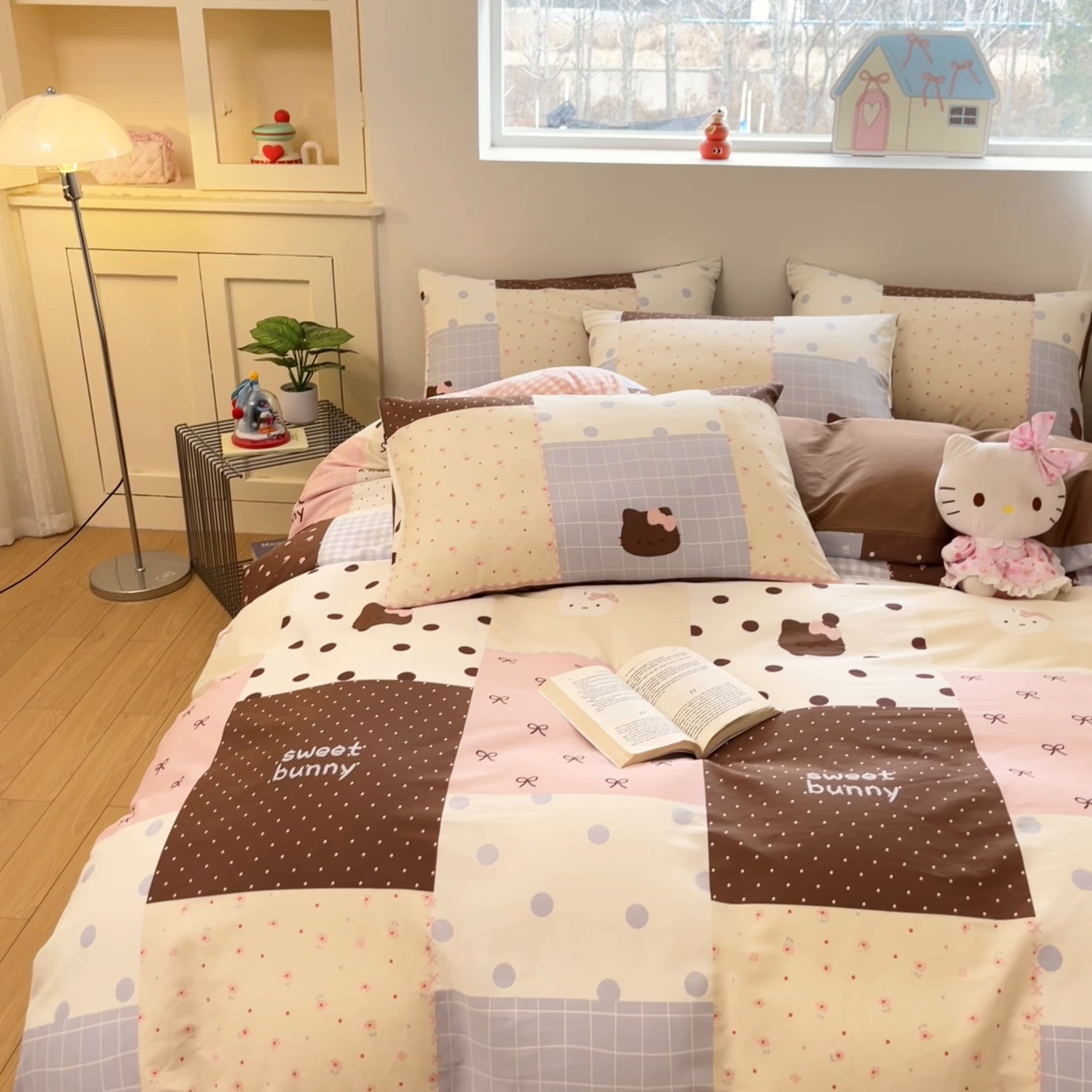 91家纺网 家纺一手货源 找家纺 博雅 2026新款全棉纯棉小卡通印花四件套 小版-咖格蝴蝶结喵