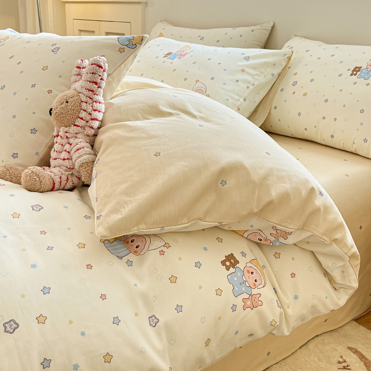 91家纺网 家纺一手货源 找家纺 博雅 2026新款全棉纯棉小卡通印花四件套 小版-可爱玩伴星星人