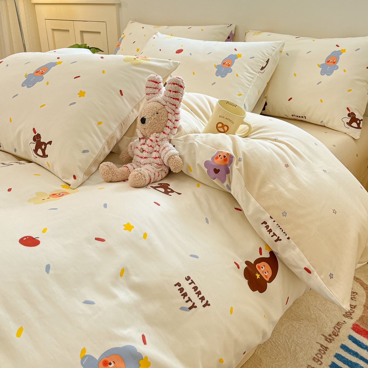 91家纺网 家纺一手货源 找家纺 博雅 2026新款全棉纯棉小卡通印花四件套 小版-苹果彩带星星人