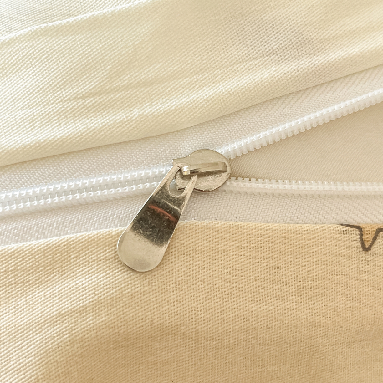 91家纺网 家纺一手货源 找家纺 博雅 2026新款全棉纯棉小卡通印花四件套 小版-苹果彩带星星人