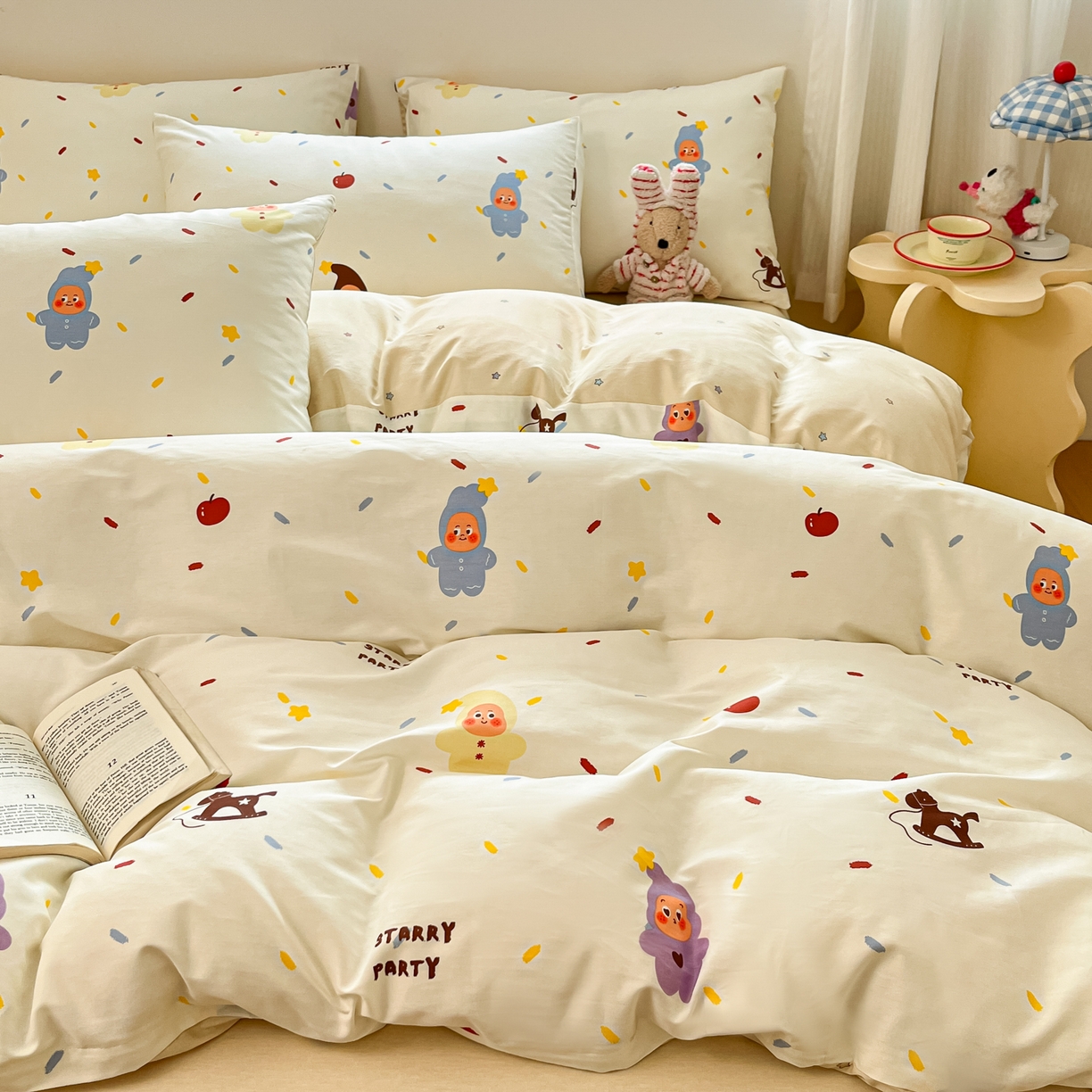 91家纺网 家纺一手货源 找家纺 博雅 2026新款全棉纯棉小卡通印花四件套 小版-苹果彩带星星人