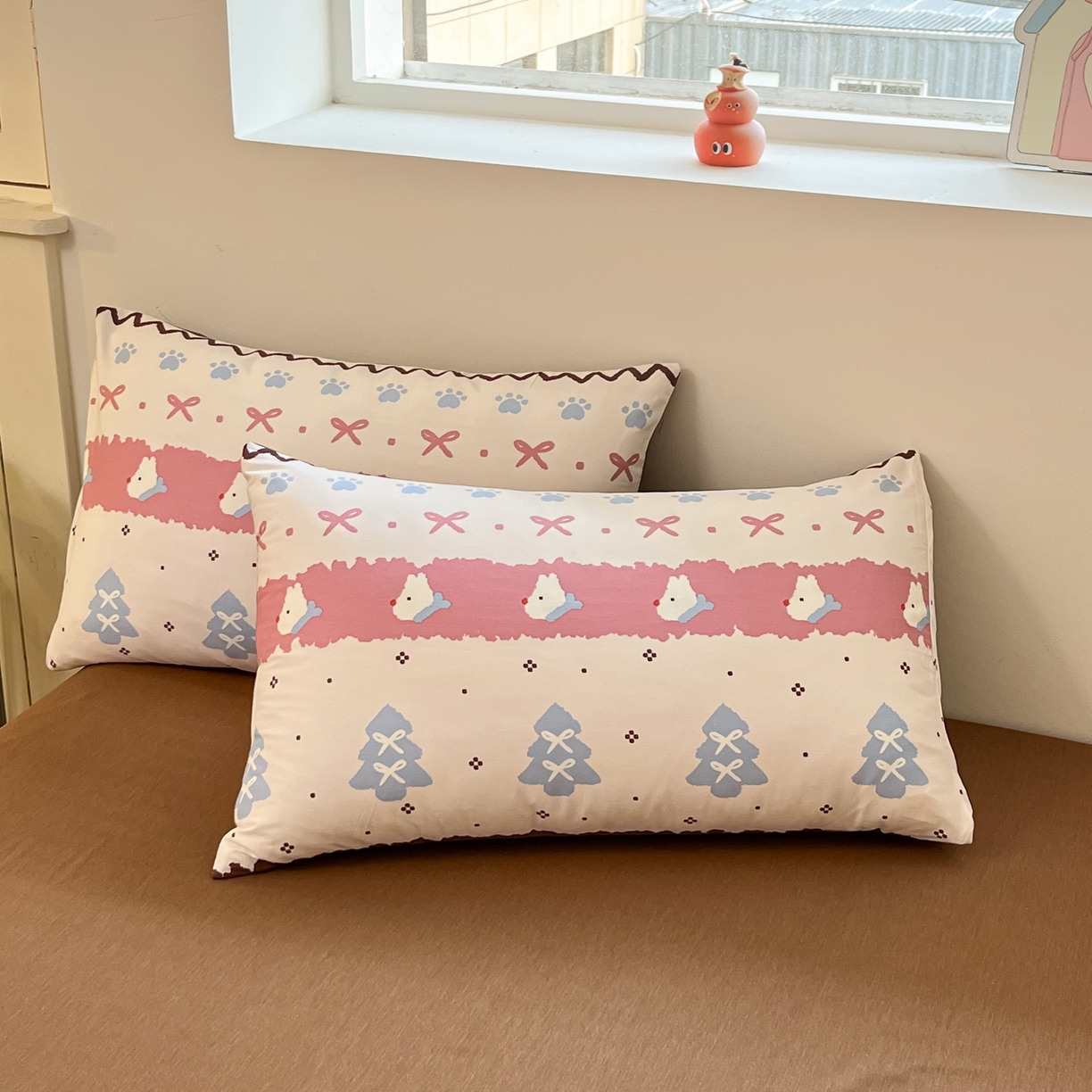 91家纺网 家纺一手货源 找家纺 博雅 2026新款全棉纯棉小卡通印花四件套 小版-雪地小狗-粉