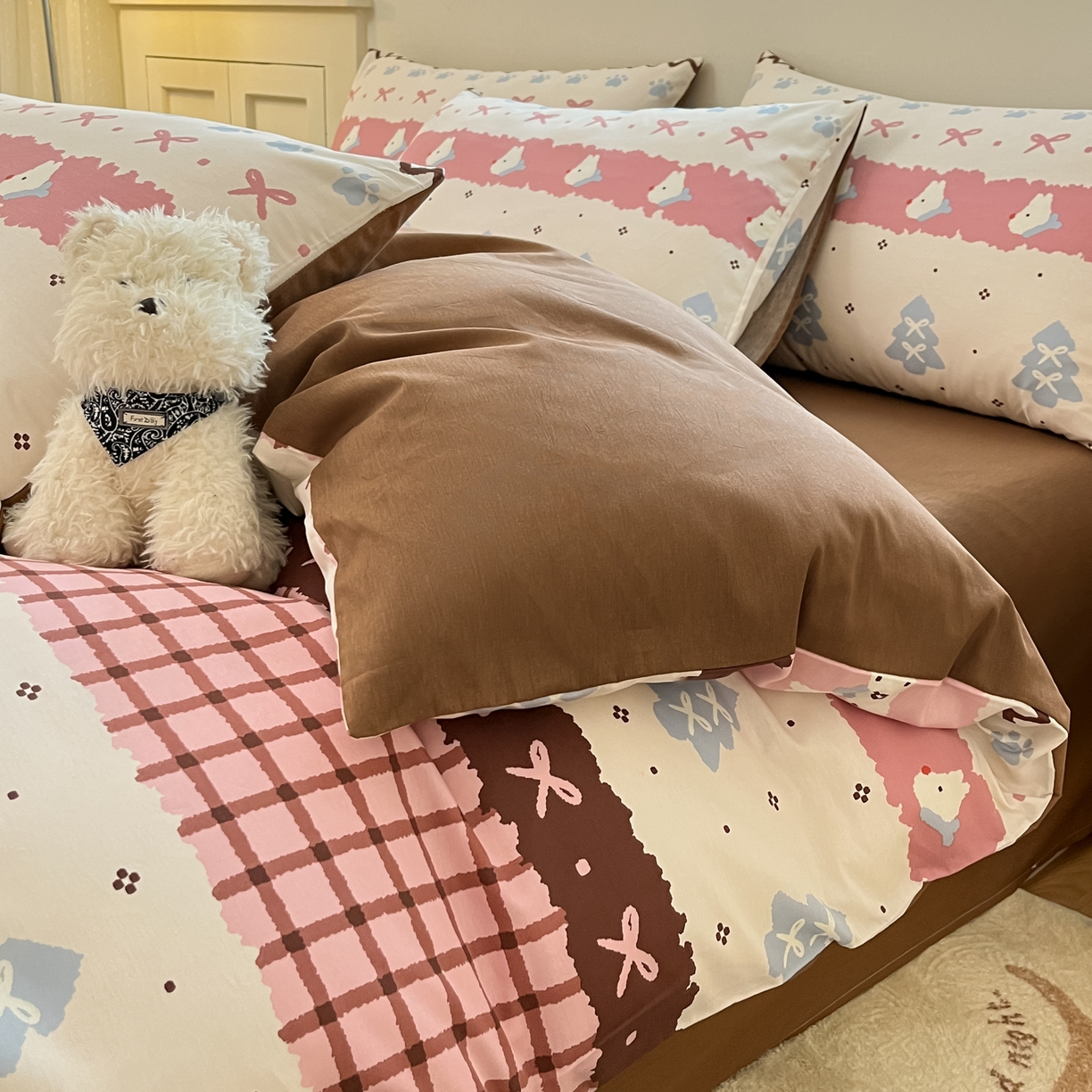 91家纺网 家纺一手货源 找家纺 博雅 2026新款全棉纯棉小卡通印花四件套 小版-雪地小狗-粉