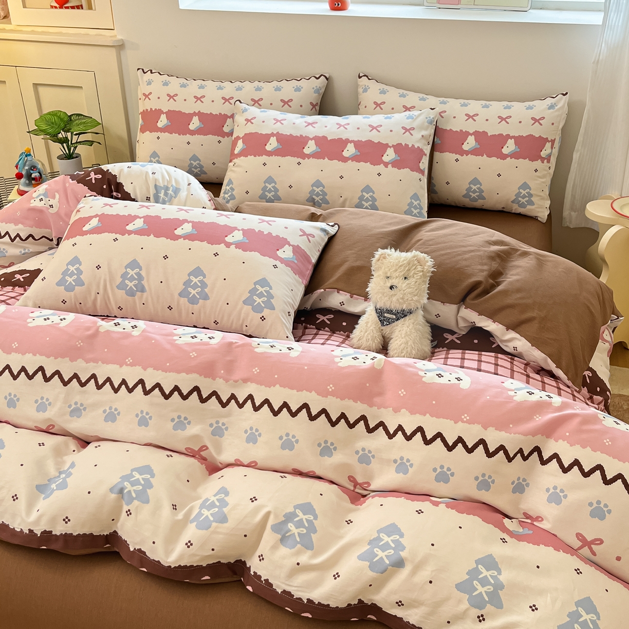 91家纺网 家纺一手货源 找家纺 博雅 2026新款全棉纯棉小卡通印花四件套 小版-雪地小狗-粉