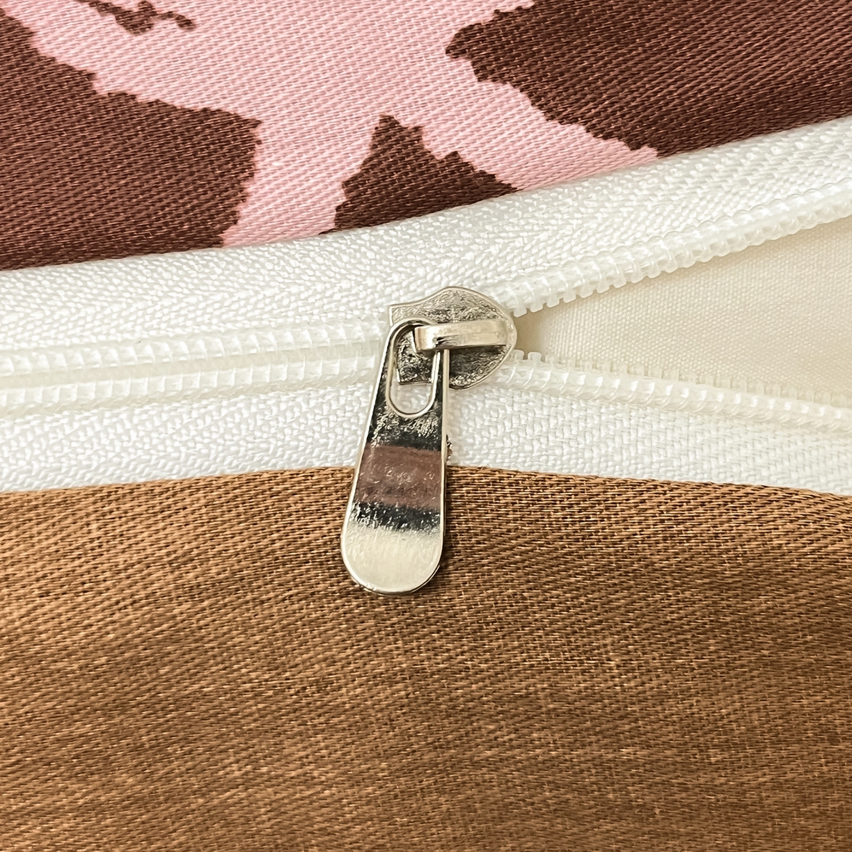 91家纺网 家纺一手货源 找家纺 博雅 2026新款全棉纯棉小卡通印花四件套 小版-雪地小狗-粉