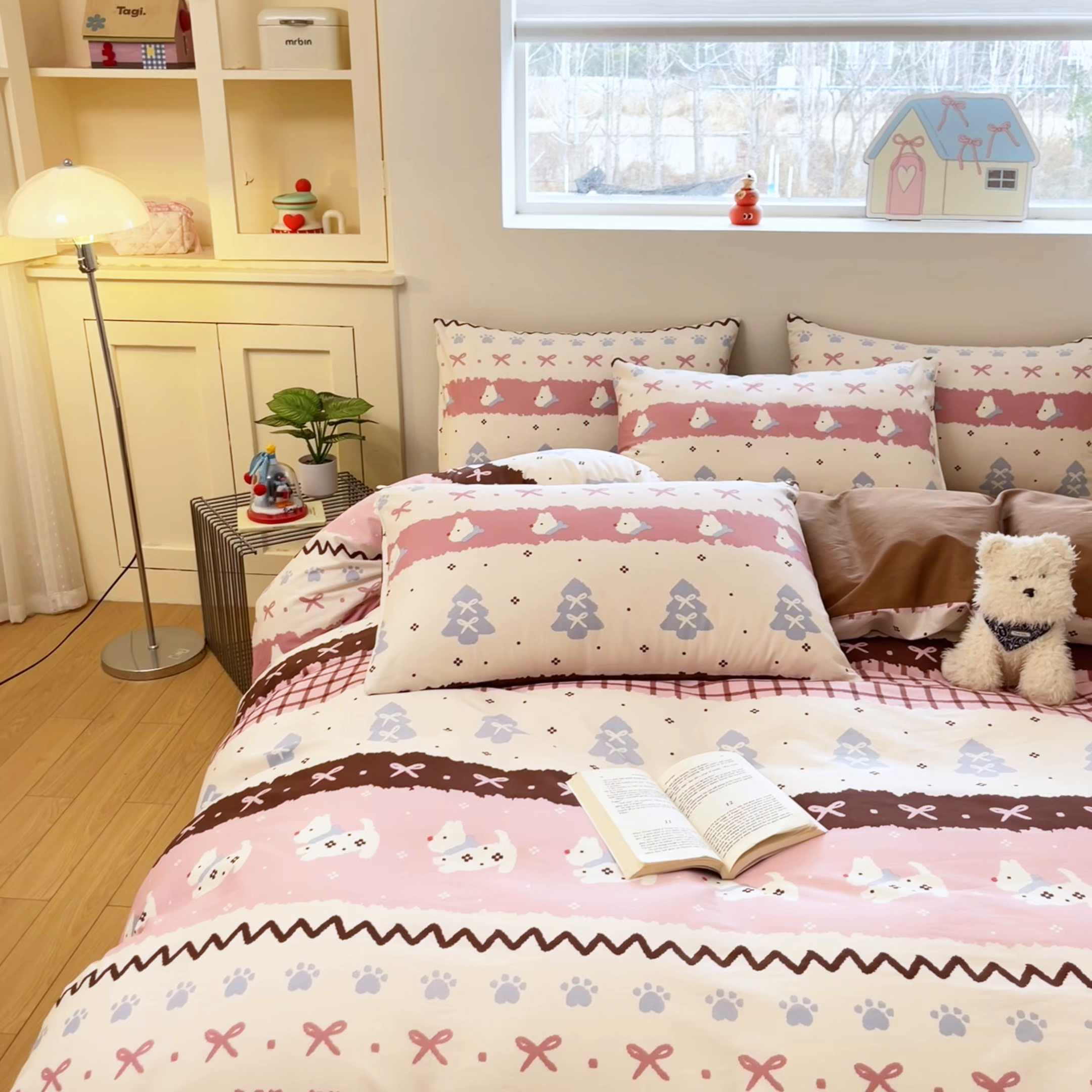 91家纺网 家纺一手货源 找家纺 博雅 2026新款全棉纯棉小卡通印花四件套 小版-雪地小狗-粉