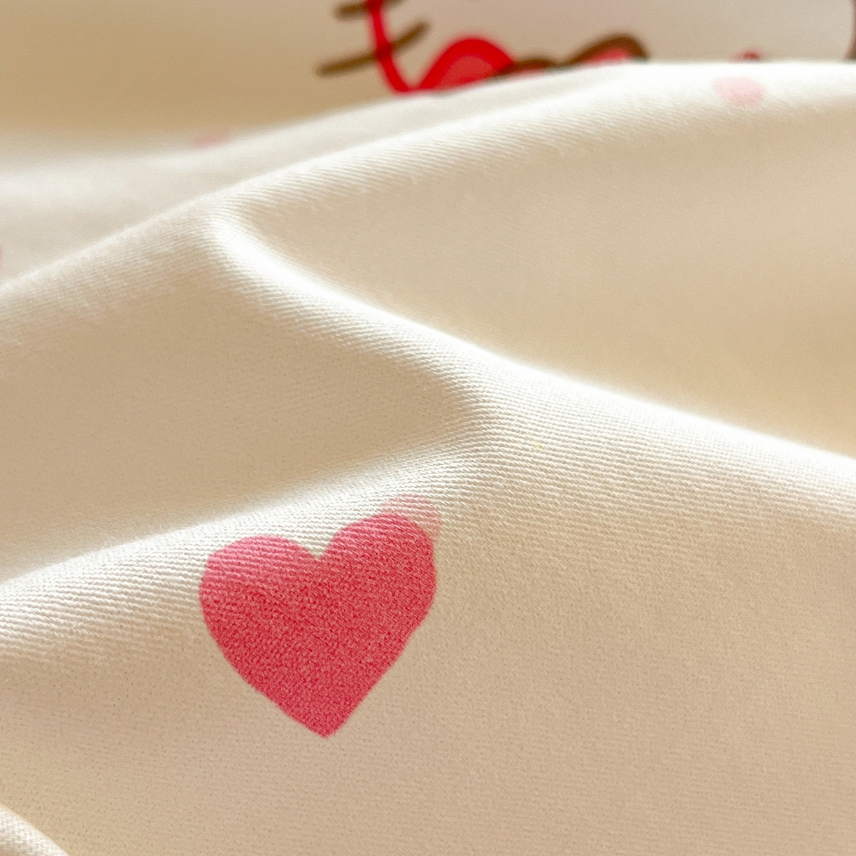 91家纺网 家纺一手货源 找家纺 博雅 2026新款三丽鸥全棉纯棉小版印花四件套 爱心点点kt