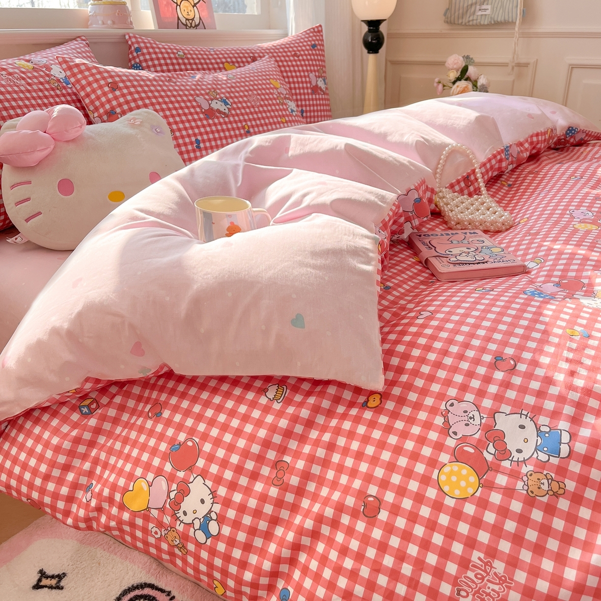 91家纺网 家纺一手货源 找家纺 博雅 2026新款三丽鸥全棉纯棉小版印花四件套 红格kt