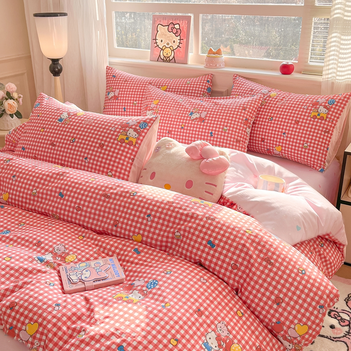 91家纺网 家纺一手货源 找家纺 博雅 2026新款三丽鸥全棉纯棉小版印花四件套 红格kt