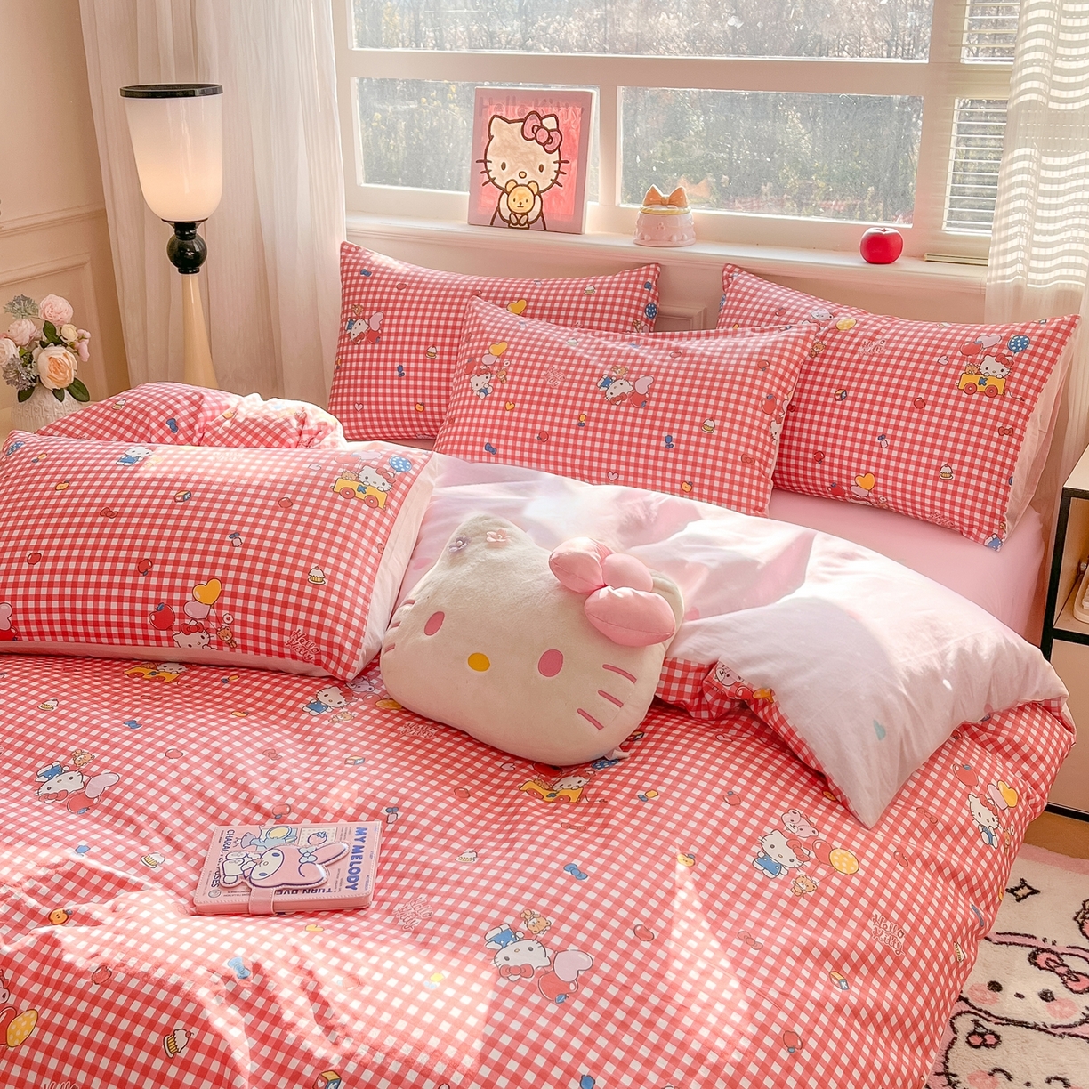 91家纺网 家纺一手货源 找家纺 博雅 2026新款三丽鸥全棉纯棉小版印花四件套 红格kt