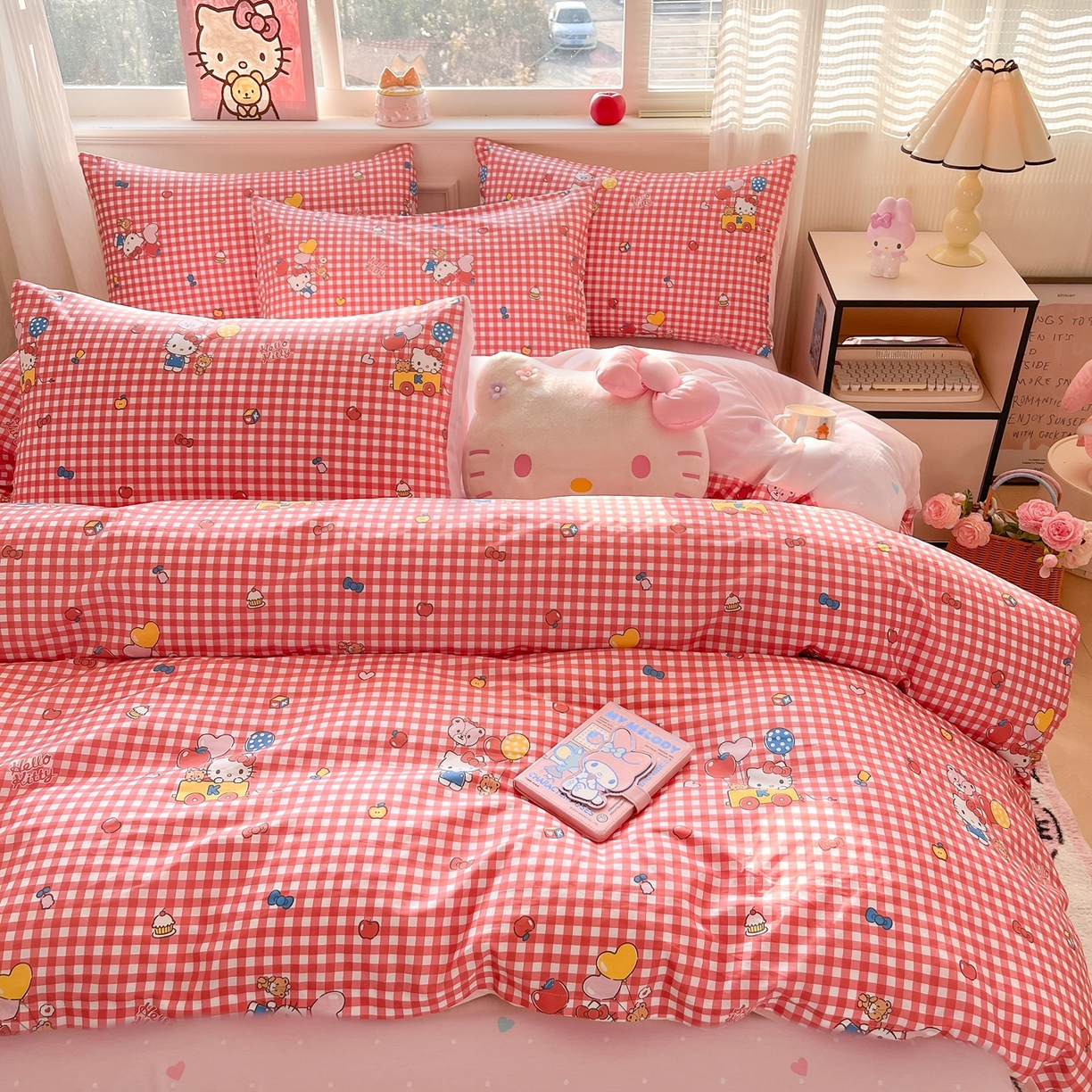 91家纺网 家纺一手货源 找家纺 博雅 2026新款三丽鸥全棉纯棉小版印花四件套 红格kt