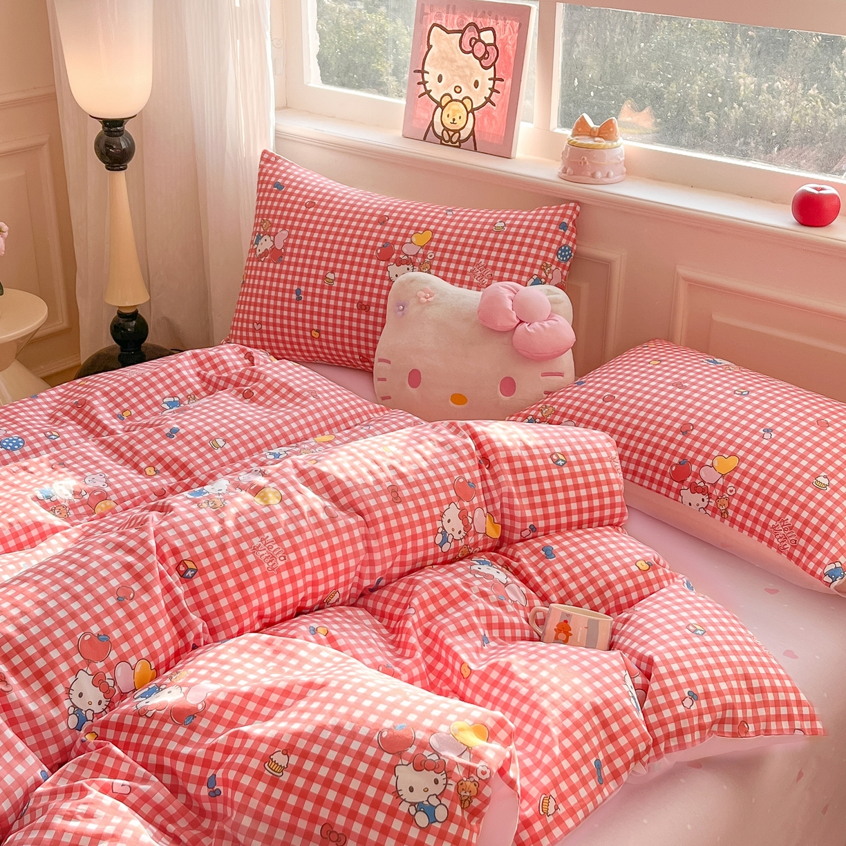 91家纺网 家纺一手货源 找家纺 博雅 2026新款三丽鸥全棉纯棉小版印花四件套 红格kt