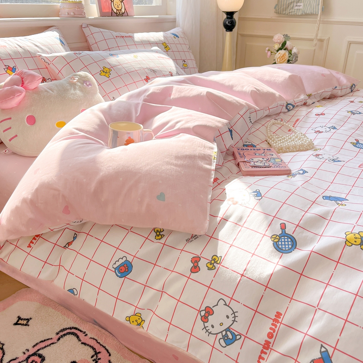 91家纺网 家纺一手货源 找家纺 博雅 2026新款三丽鸥全棉纯棉小版印花四件套 甜粉格纹kt