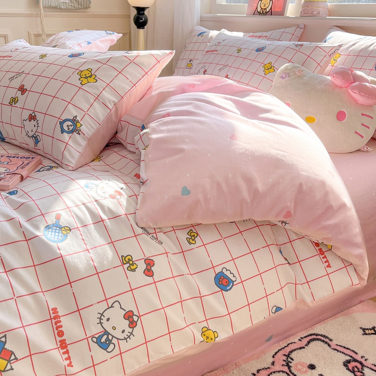 91家纺网 家纺一手货源 找家纺 博雅 2026新款三丽鸥全棉纯棉小版印花四件套 甜粉格纹kt