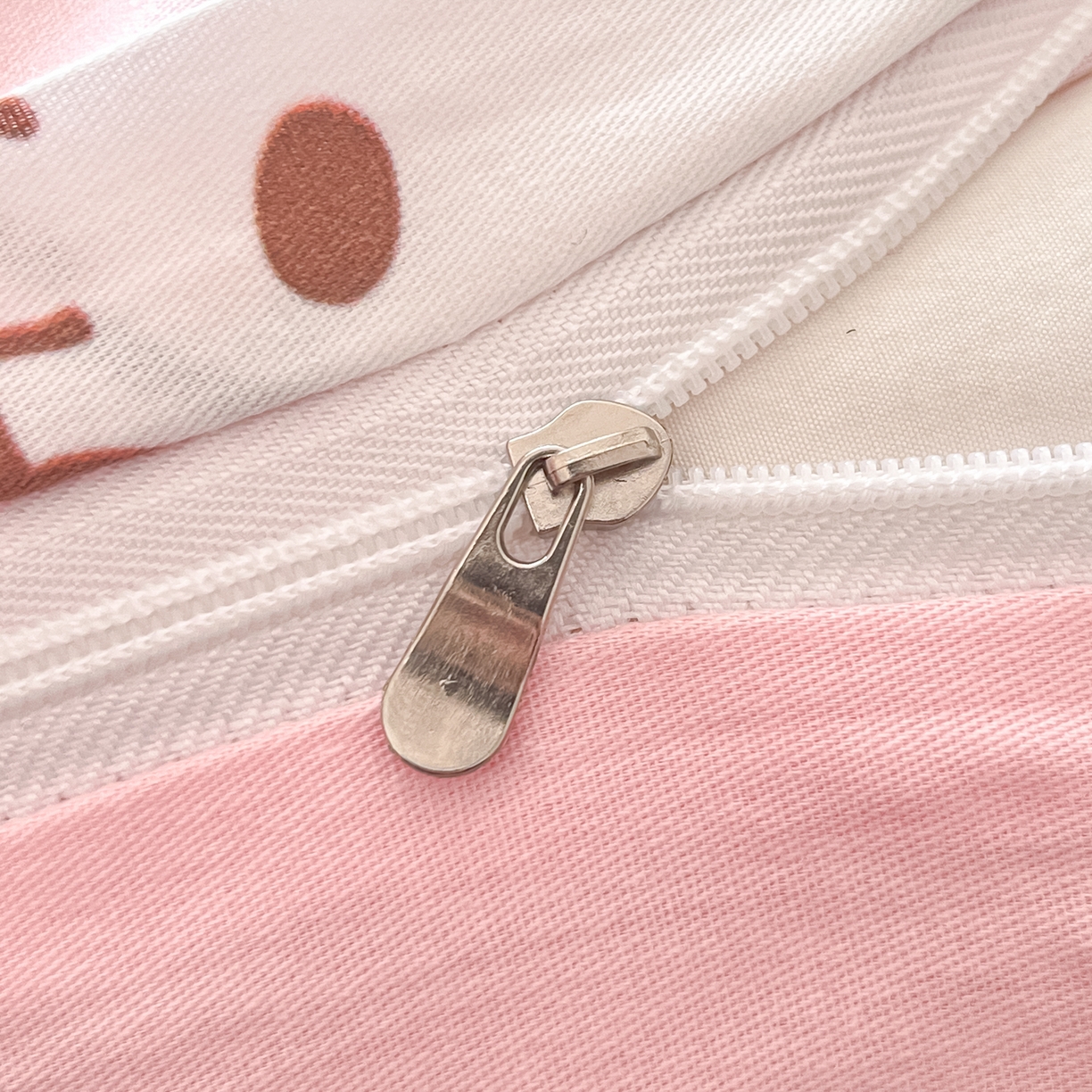 91家纺网 家纺一手货源 找家纺 博雅 2026新款三丽鸥全棉纯棉小版印花四件套 小版-小熊糖果KT