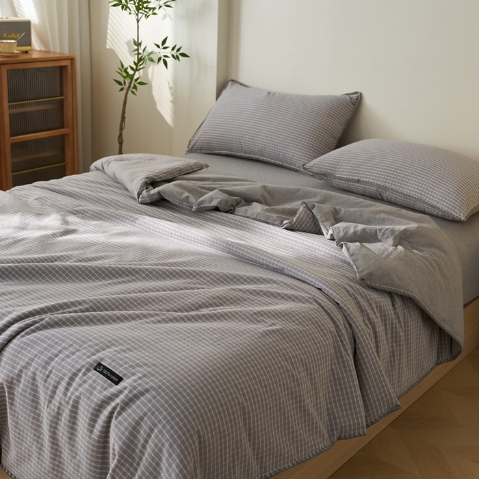 91家纺网 家纺一手货源 找家纺 暖阳 2026新款无印风色织全棉贝壳绣棉花夏被夏凉被空调被 贝壳小灰格