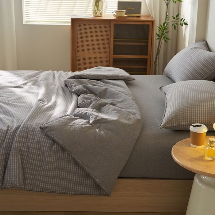 91家纺网 家纺一手货源 找家纺 暖阳 2026新款无印风色织全棉贝壳绣棉花夏被夏凉被空调被 贝壳小灰格