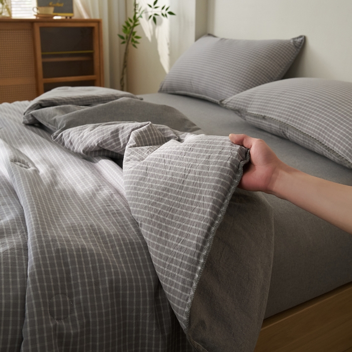 91家纺网 家纺一手货源 找家纺 暖阳 2026新款无印风色织全棉贝壳绣棉花夏被夏凉被空调被 贝壳小灰格