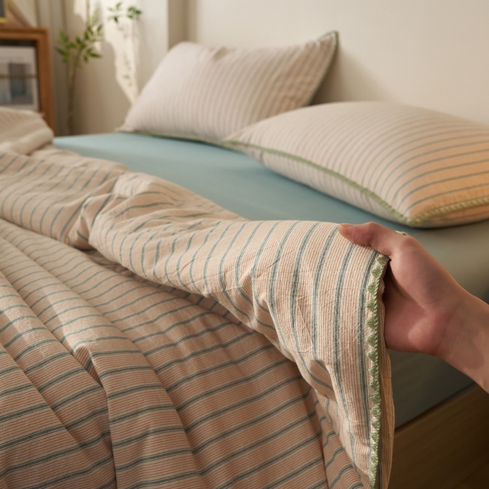 91家纺网 家纺一手货源 找家纺 暖阳 2026新款无印风色织全棉贝壳绣棉花夏被夏凉被空调被 贝壳春染绿