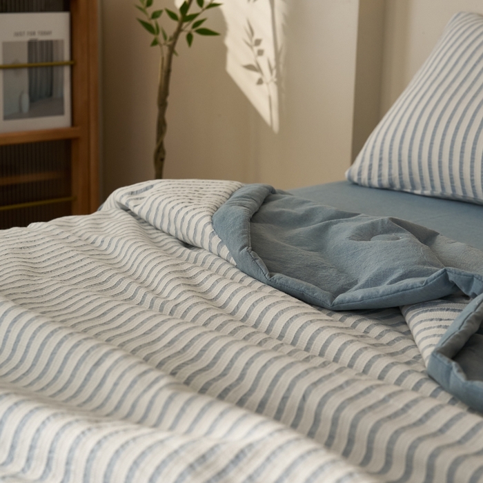 91家纺网 家纺一手货源 找家纺 暖阳 2026新款全棉色织提花良品系列棉花夏被夏凉被空调被 良品-条纹蓝