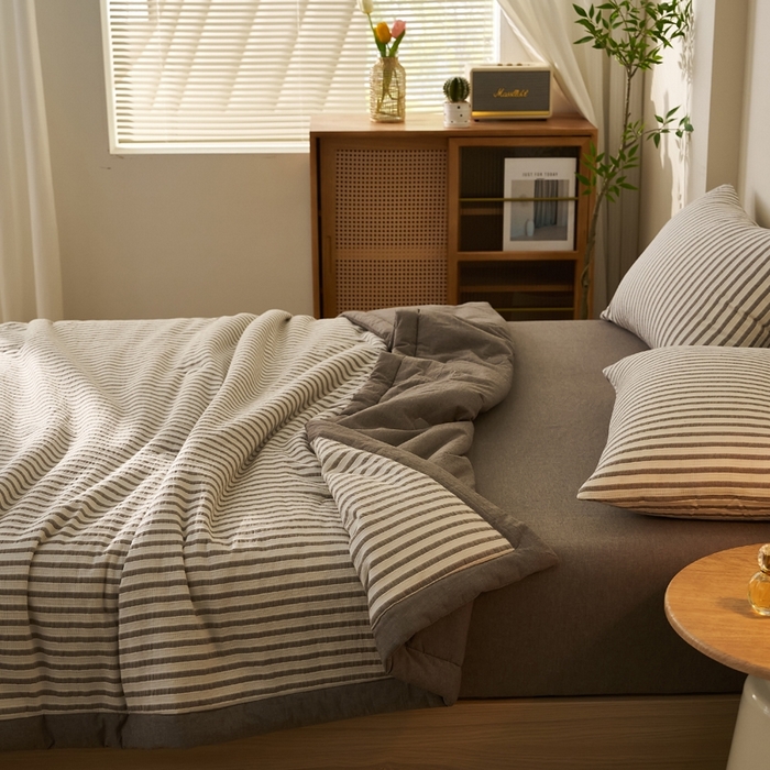 91家纺网 家纺一手货源 找家纺 暖阳 2026新款全棉色织提花良品系列棉花夏被夏凉被空调被 良品-条纹灰