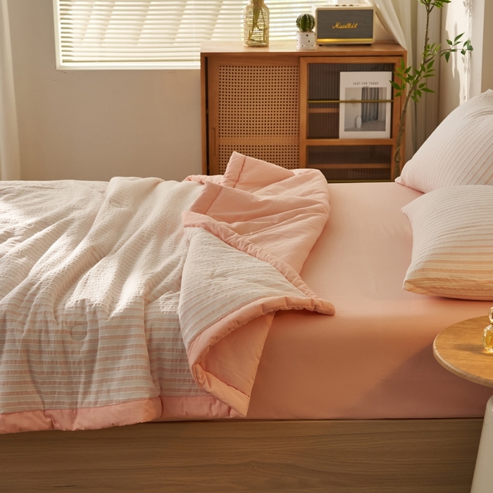 91家纺网 家纺一手货源 找家纺 暖阳 2026新款全棉色织提花良品系列棉花夏被夏凉被空调被 良品-条纹粉