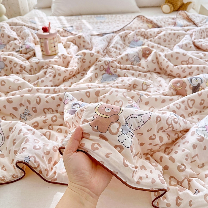 91家纺网 家纺一手货源 找家纺 丫丫家纺 2026新款A类针织棉嘟嘟被夏被春秋被空调被儿童学生被子被芯 星星豹纹咖