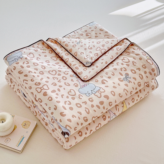 91家纺网 家纺一手货源 找家纺 丫丫家纺 2026新款A类针织棉嘟嘟被夏被春秋被空调被儿童学生被子被芯 星星豹纹咖