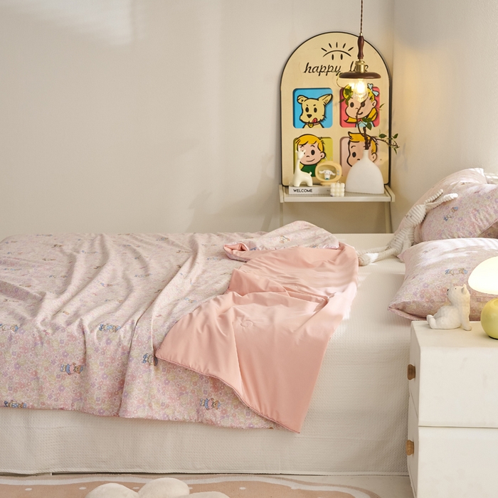 91家纺网 家纺一手货源 找家纺 暖阳 2026新款A全棉B凉感丝夏被夏凉被空调被 小冰皮-紫花熊宝