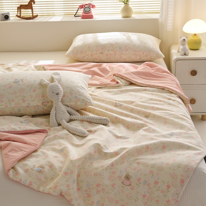 91家纺网 家纺一手货源 找家纺 暖阳 2026新款A全棉B凉感丝夏被夏凉被空调被 小冰皮-花园狗狗