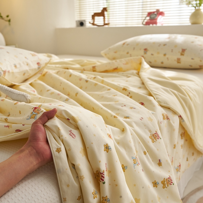 91家纺网 家纺一手货源 找家纺 暖阳 2026新款A全棉B凉感丝夏被夏凉被空调被 小冰皮-可爱小星人