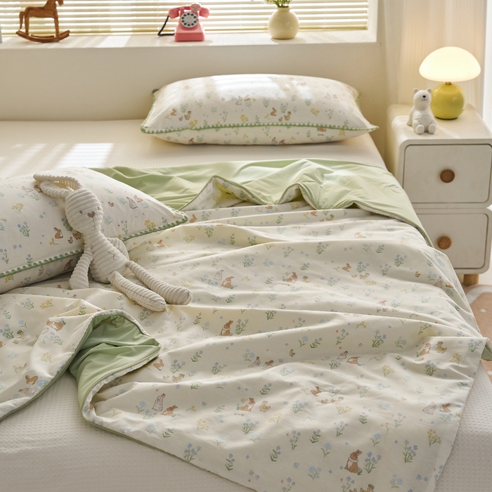 91家纺网 家纺一手货源 找家纺 暖阳 2026新款A全棉B凉感丝夏被夏凉被空调被 小冰皮-春日印象