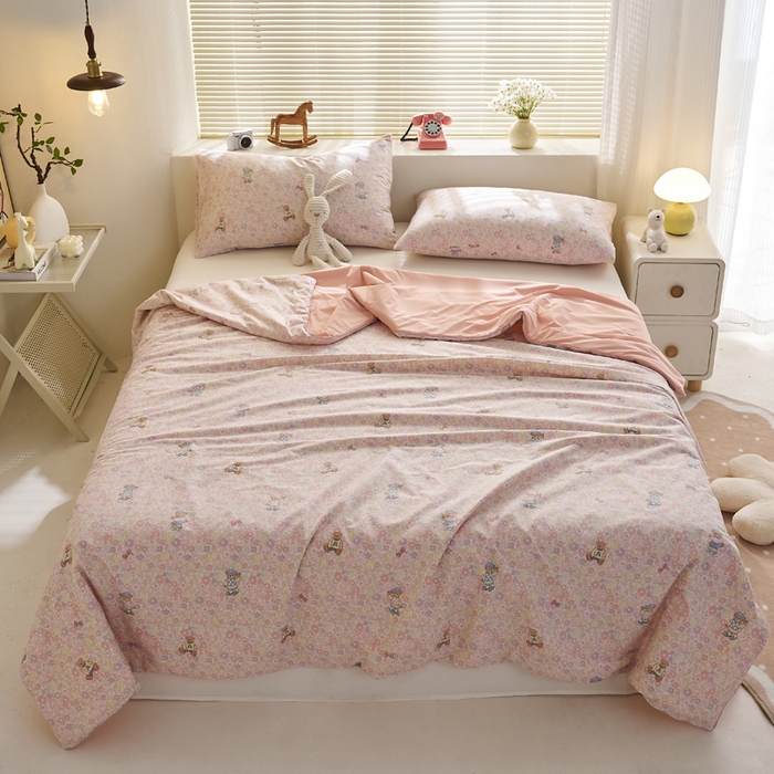 91家纺网 家纺一手货源 找家纺 暖阳 2026新款A全棉B凉感丝夏被夏凉被空调被 小冰皮-紫花熊宝