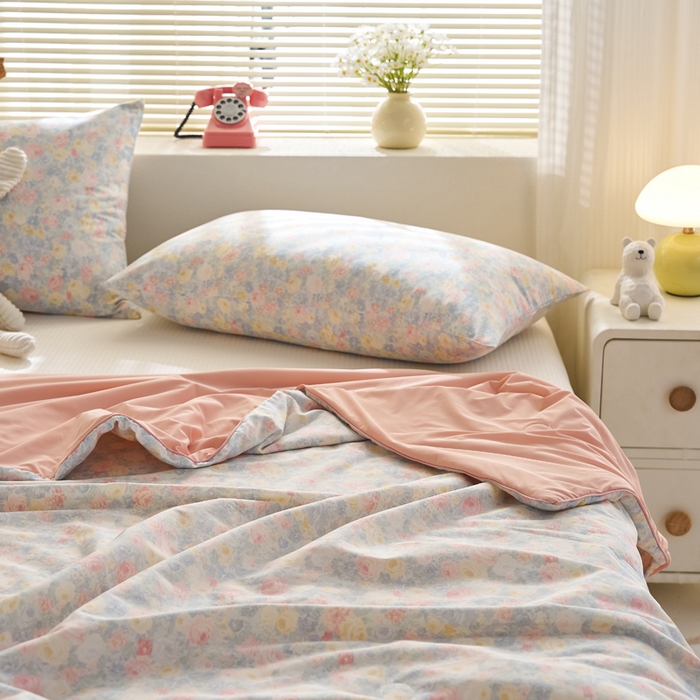 91家纺网 家纺一手货源 找家纺 暖阳 2026新款A全棉B凉感丝夏被夏凉被空调被 小冰皮-花色烂漫