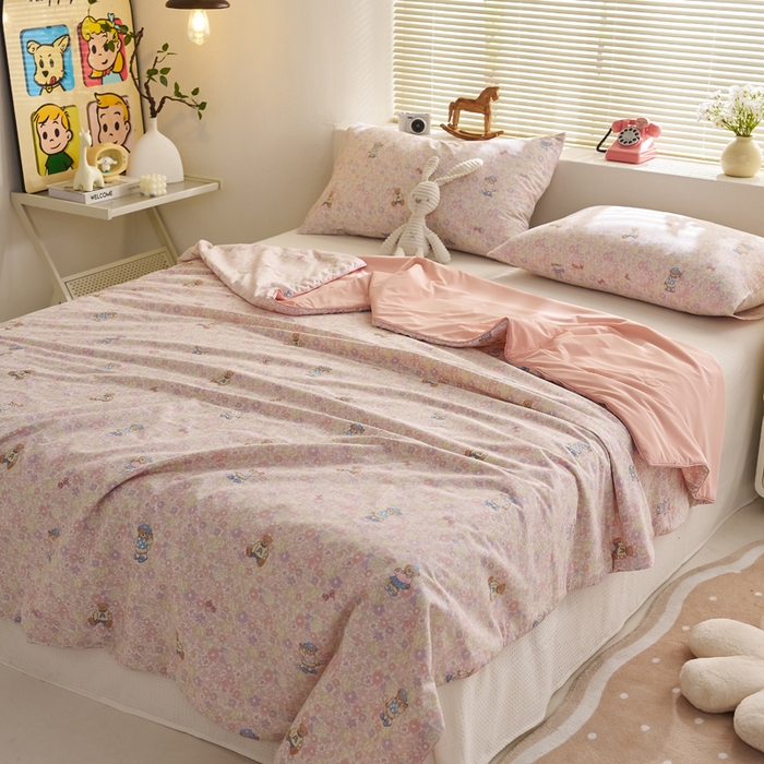 91家纺网 家纺一手货源 找家纺 暖阳 2026新款A全棉B凉感丝夏被夏凉被空调被 小冰皮-紫花熊宝