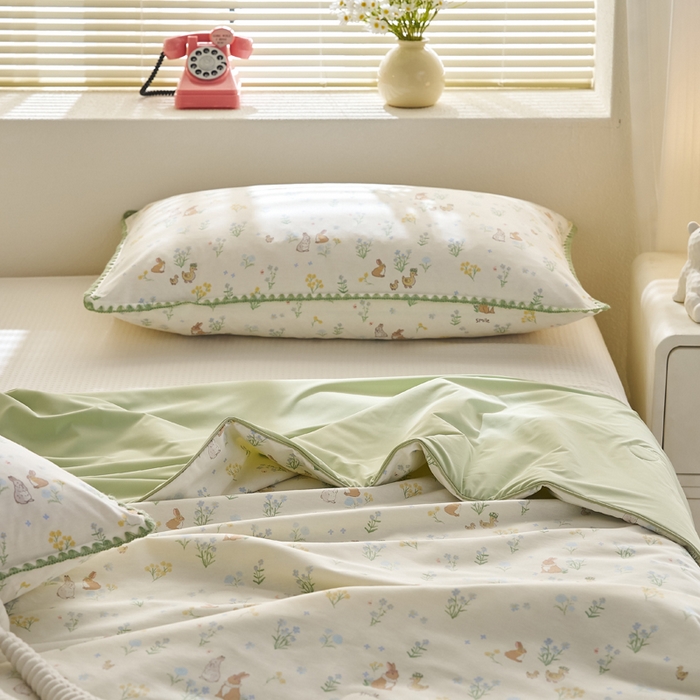 91家纺网 家纺一手货源 找家纺 暖阳 2026新款A全棉B凉感丝夏被夏凉被空调被 小冰皮-春日印象