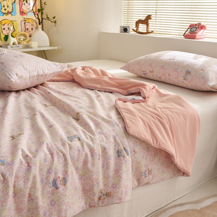 91家纺网 家纺一手货源 找家纺 暖阳 2026新款A全棉B凉感丝夏被夏凉被空调被 小冰皮-紫花熊宝