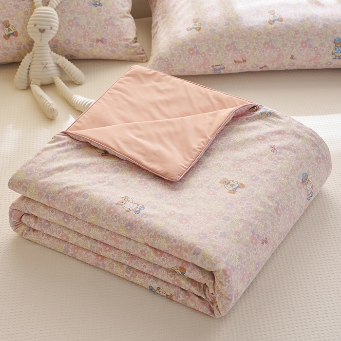 91家纺网 家纺一手货源 找家纺 暖阳 2026新款A全棉B凉感丝夏被夏凉被空调被 小冰皮-紫花熊宝