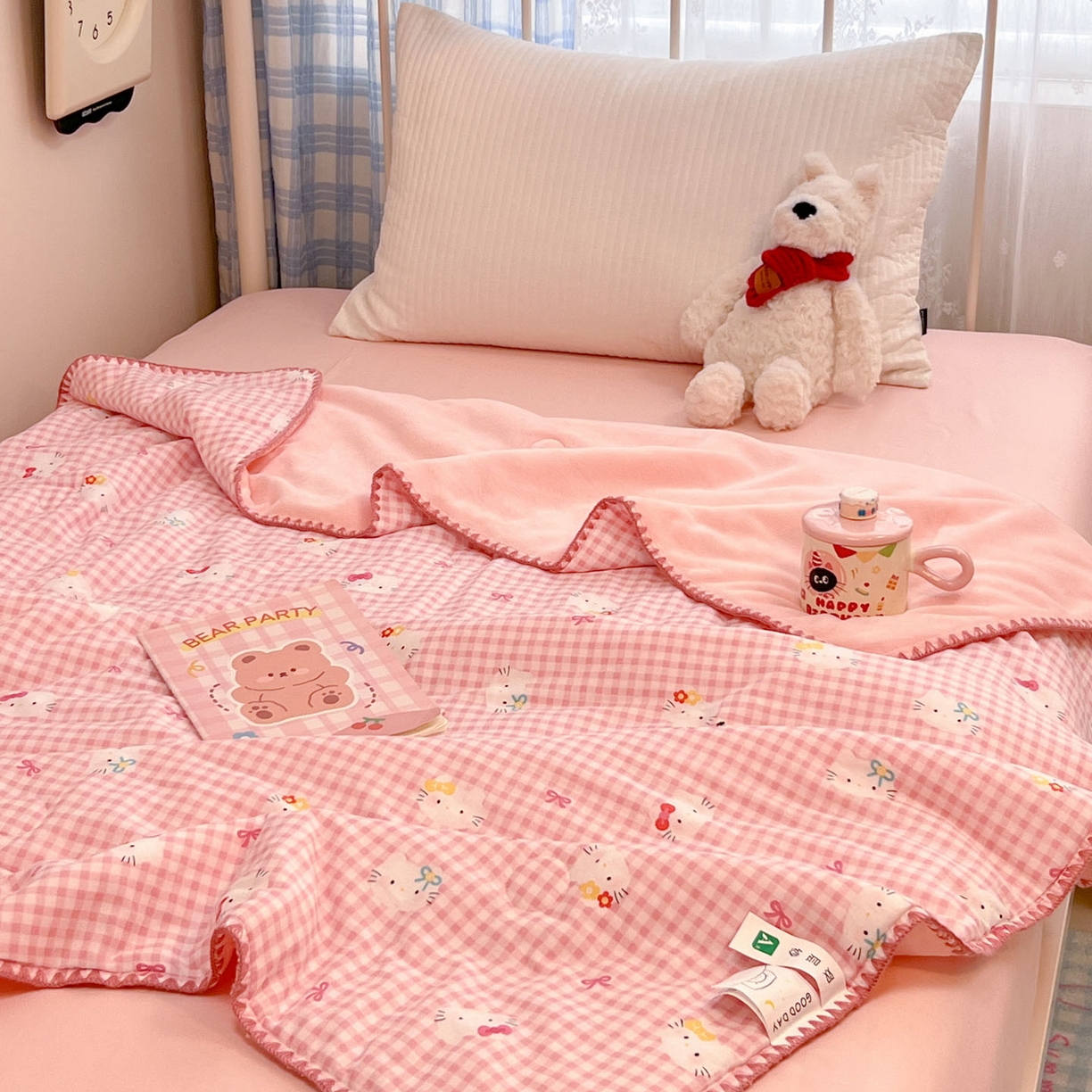 91家纺网 家纺一手货源 找家纺 妮可 2026新款A类三层夹棉全棉双层纱绒多功能盖毯被 KT-浅粉