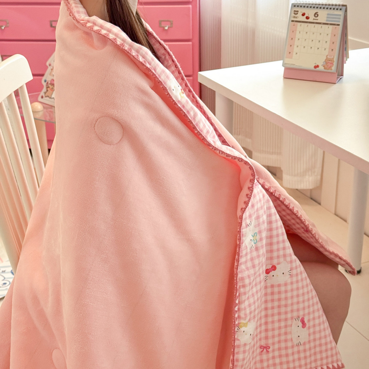 91家纺网 家纺一手货源 找家纺 妮可 2026新款A类三层夹棉全棉双层纱绒多功能盖毯被 KT-浅粉