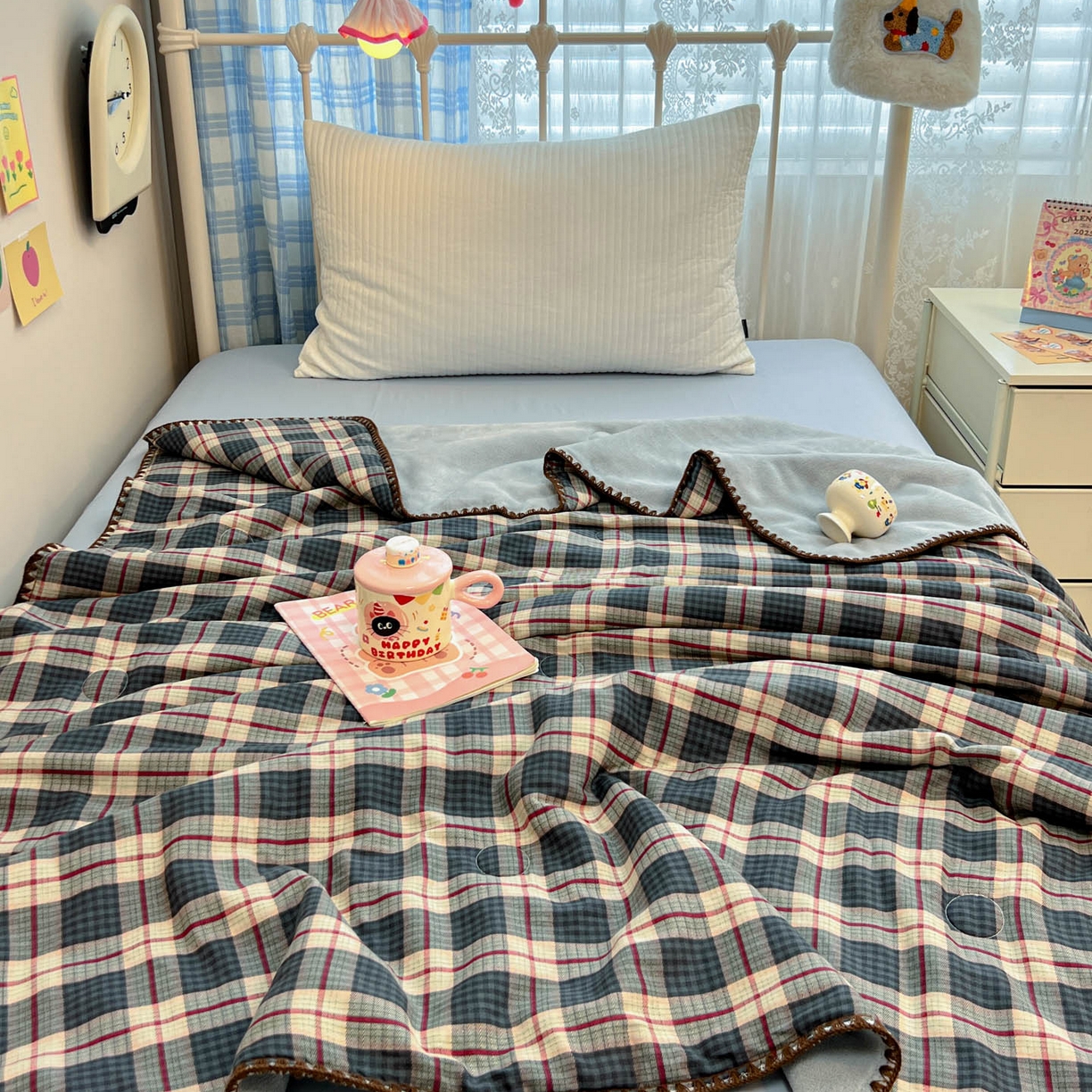 91家纺网 家纺一手货源 找家纺 妮可 2026新款A类三层夹棉全棉双层纱绒多功能盖毯被 格子画