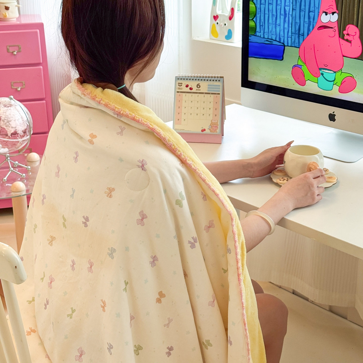 91家纺网 家纺一手货源 找家纺 妮可 2026新款A类三层夹棉全棉双层纱绒多功能盖毯被 蝴蝶芙芙