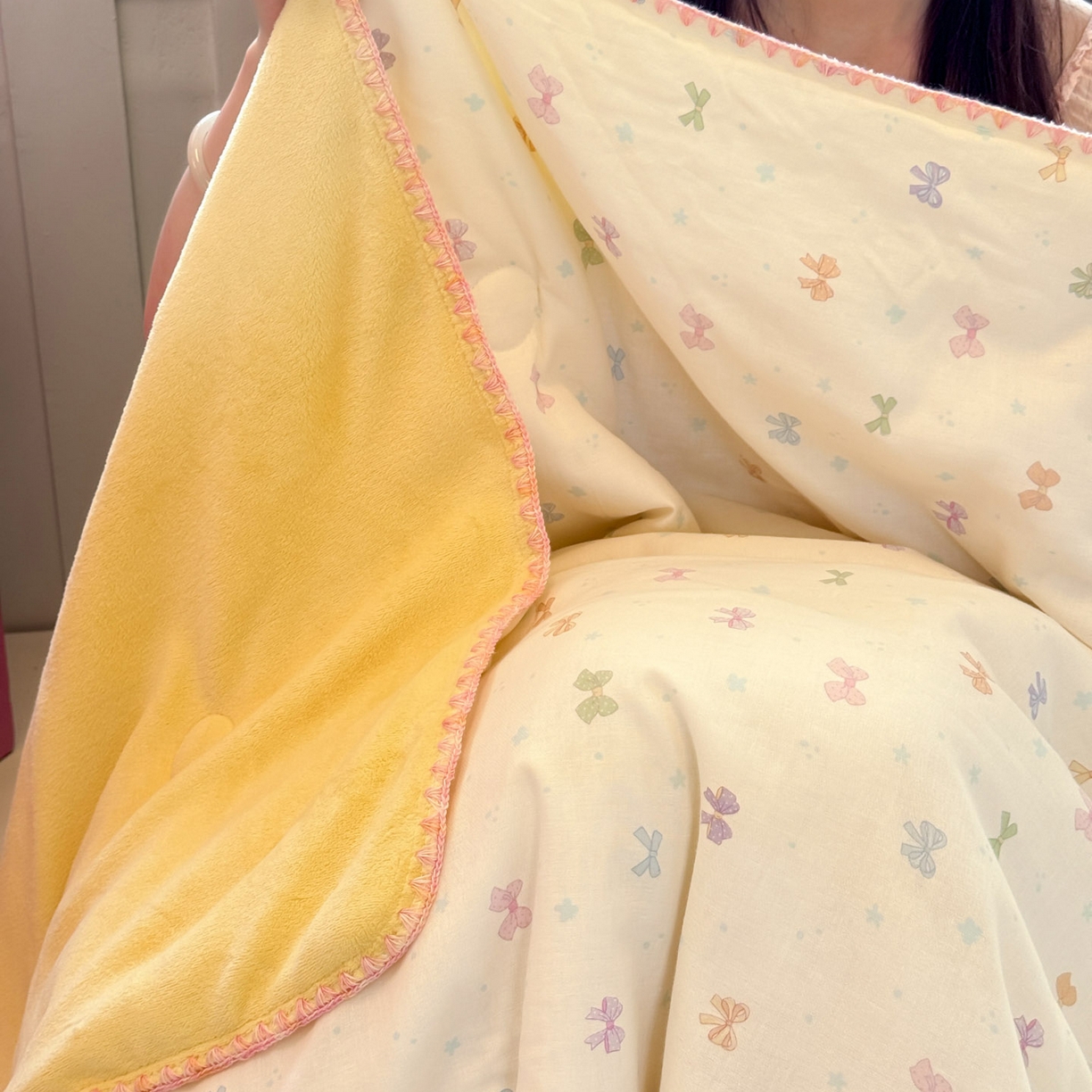 91家纺网 家纺一手货源 找家纺 妮可 2026新款A类三层夹棉全棉双层纱绒多功能盖毯被 蝴蝶芙芙