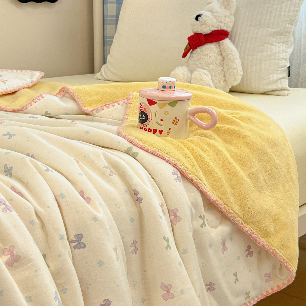 91家纺网 家纺一手货源 找家纺 妮可 2026新款A类三层夹棉全棉双层纱绒多功能盖毯被 蝴蝶芙芙