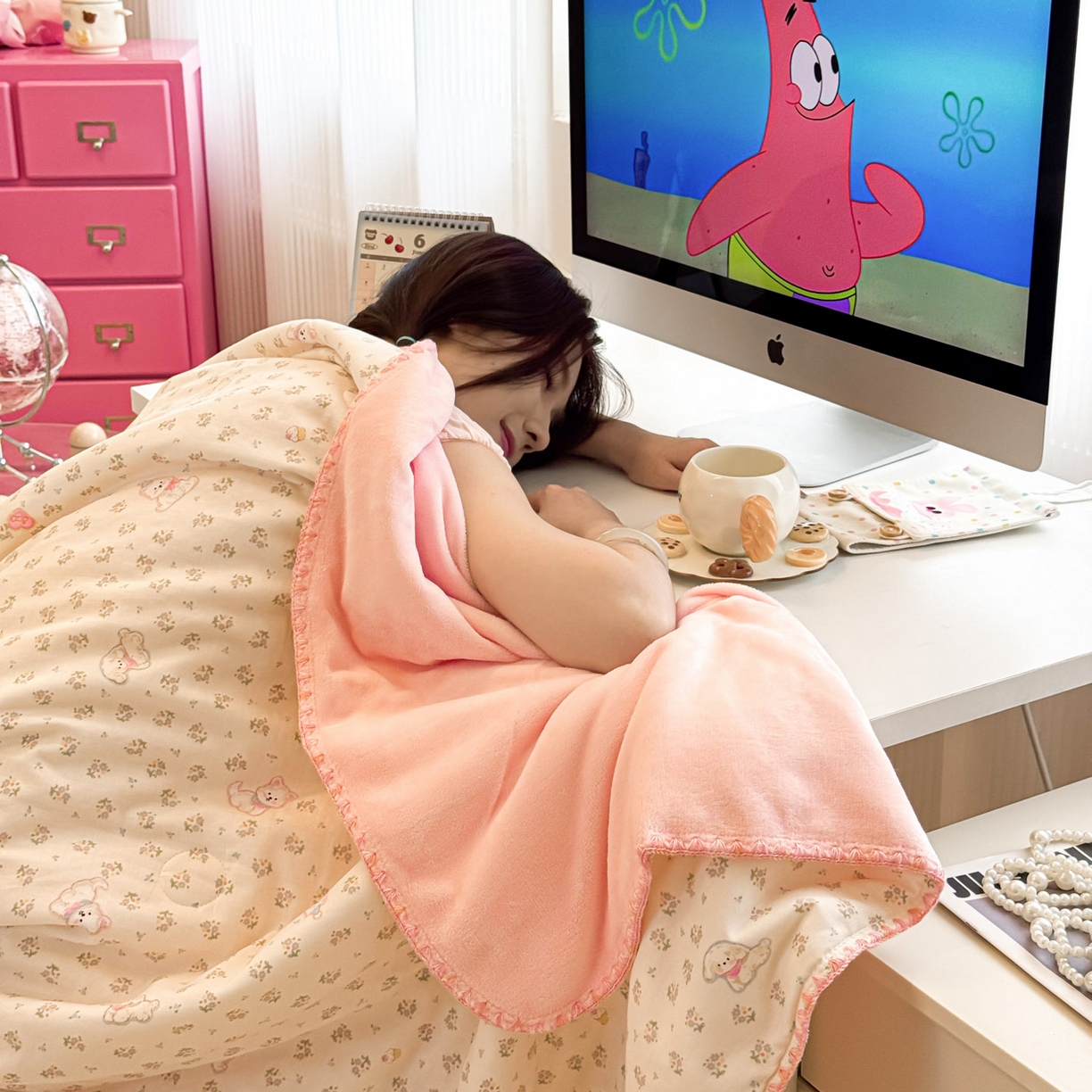 91家纺网 家纺一手货源 找家纺 妮可 2026新款A类三层夹棉全棉双层纱绒多功能盖毯被 甜甜小狗