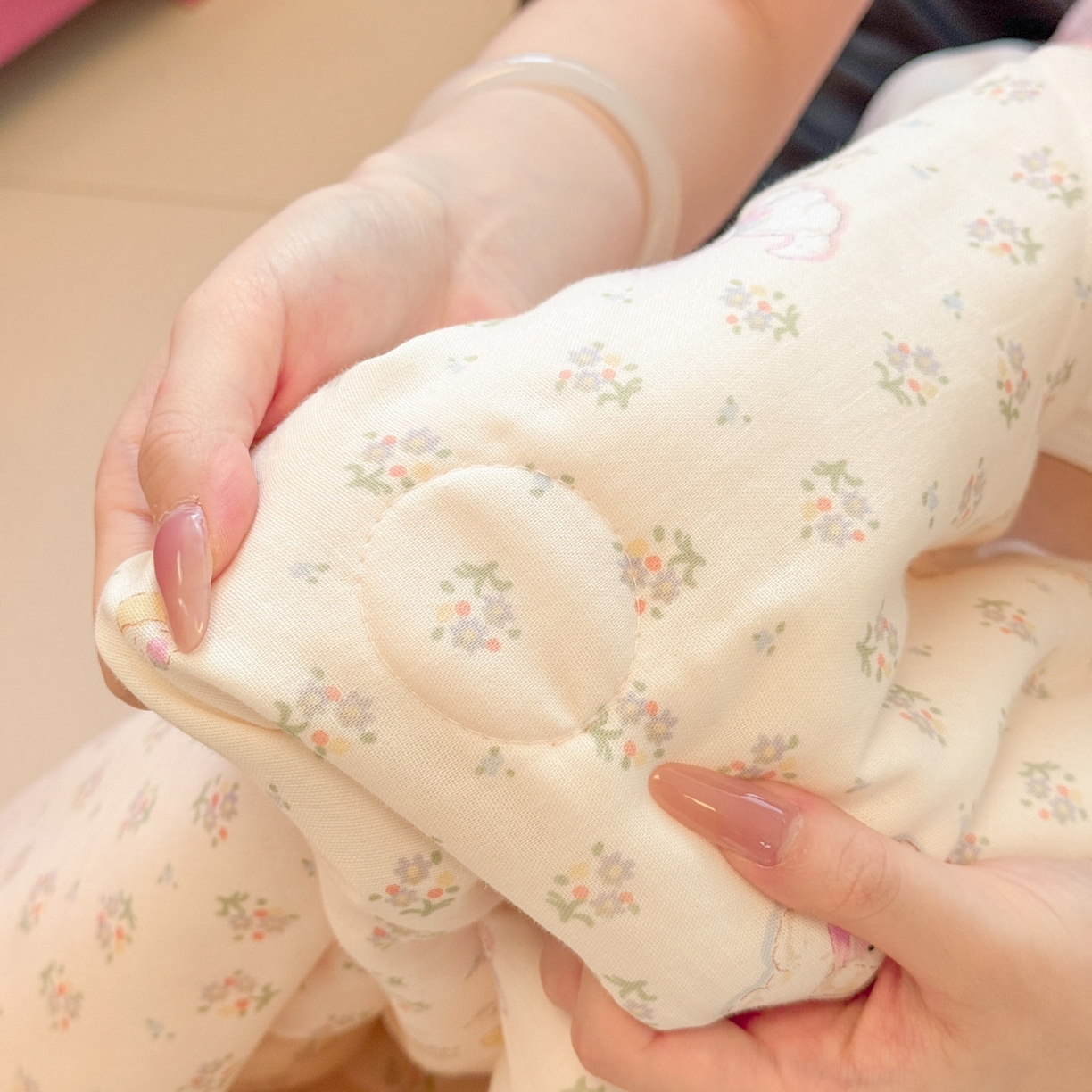 91家纺网 家纺一手货源 找家纺 妮可 2026新款A类三层夹棉全棉双层纱绒多功能盖毯被 甜甜小狗