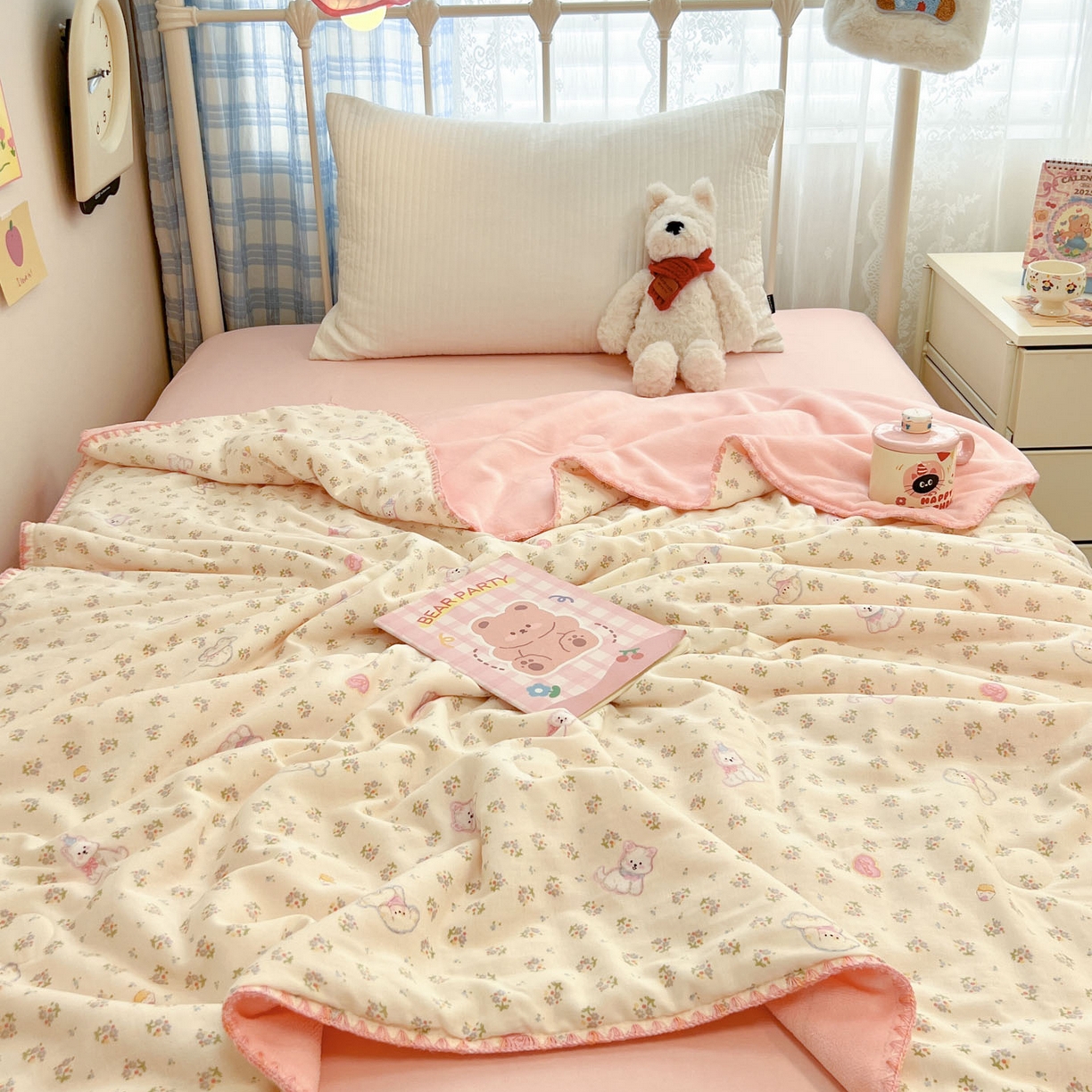 91家纺网 家纺一手货源 找家纺 妮可 2026新款A类三层夹棉全棉双层纱绒多功能盖毯被 甜甜小狗