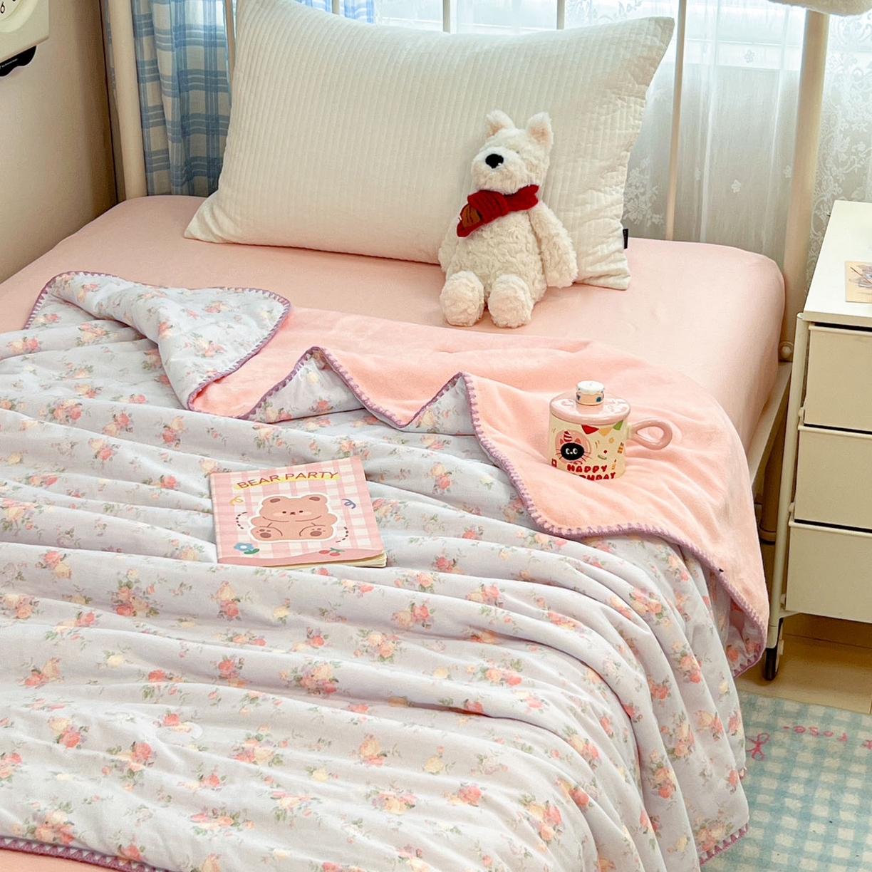 91家纺网 家纺一手货源 找家纺 妮可 2026新款A类三层夹棉全棉双层纱绒多功能盖毯被 小美好