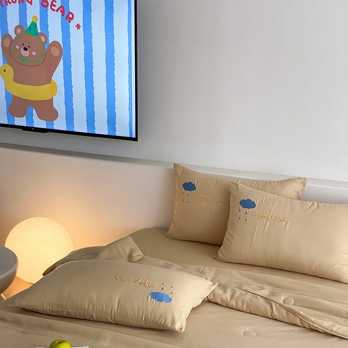 91家纺网 家纺一手货源 找家纺 鸣升家纺 2026新款全棉夏被双层纱贴布绣100%棉花夏被四件套 彩虹小熊-卡其